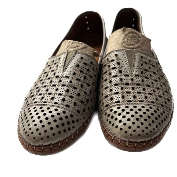 Volks Walkers Shoes Perforated Leather Slip on Flat Size 40 US 9 Colour Stone - Picture 3 of 9